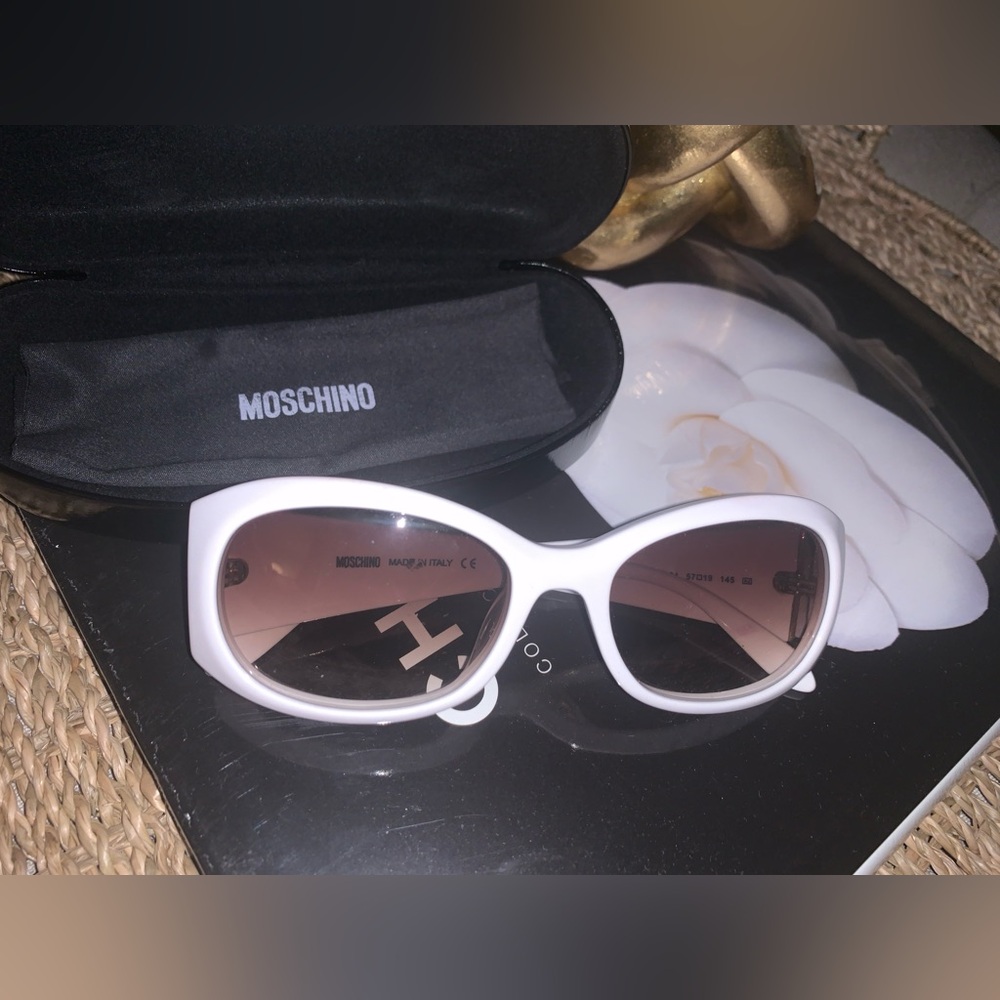 Vintage Moschino White Sunglasses - Picture 4 of 17